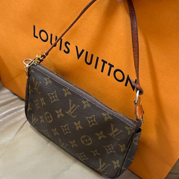 Louis Vuitton Pochette accessories - Picture 1 of 12